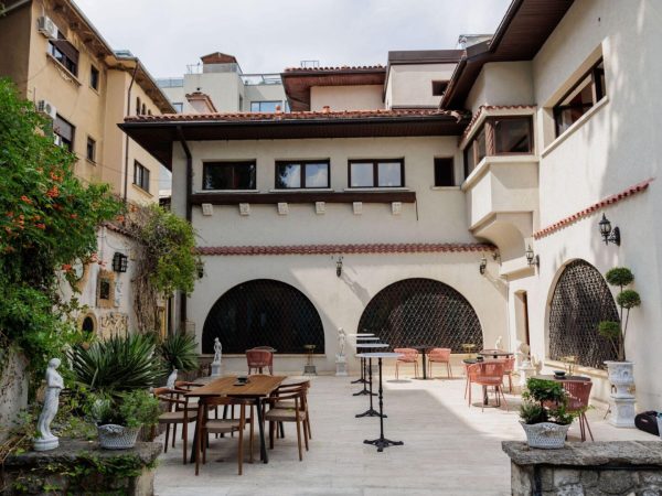 Evenimente Corporate la EkoGroup Vila: Întâlniri Distinse într-un Cadru Istoric